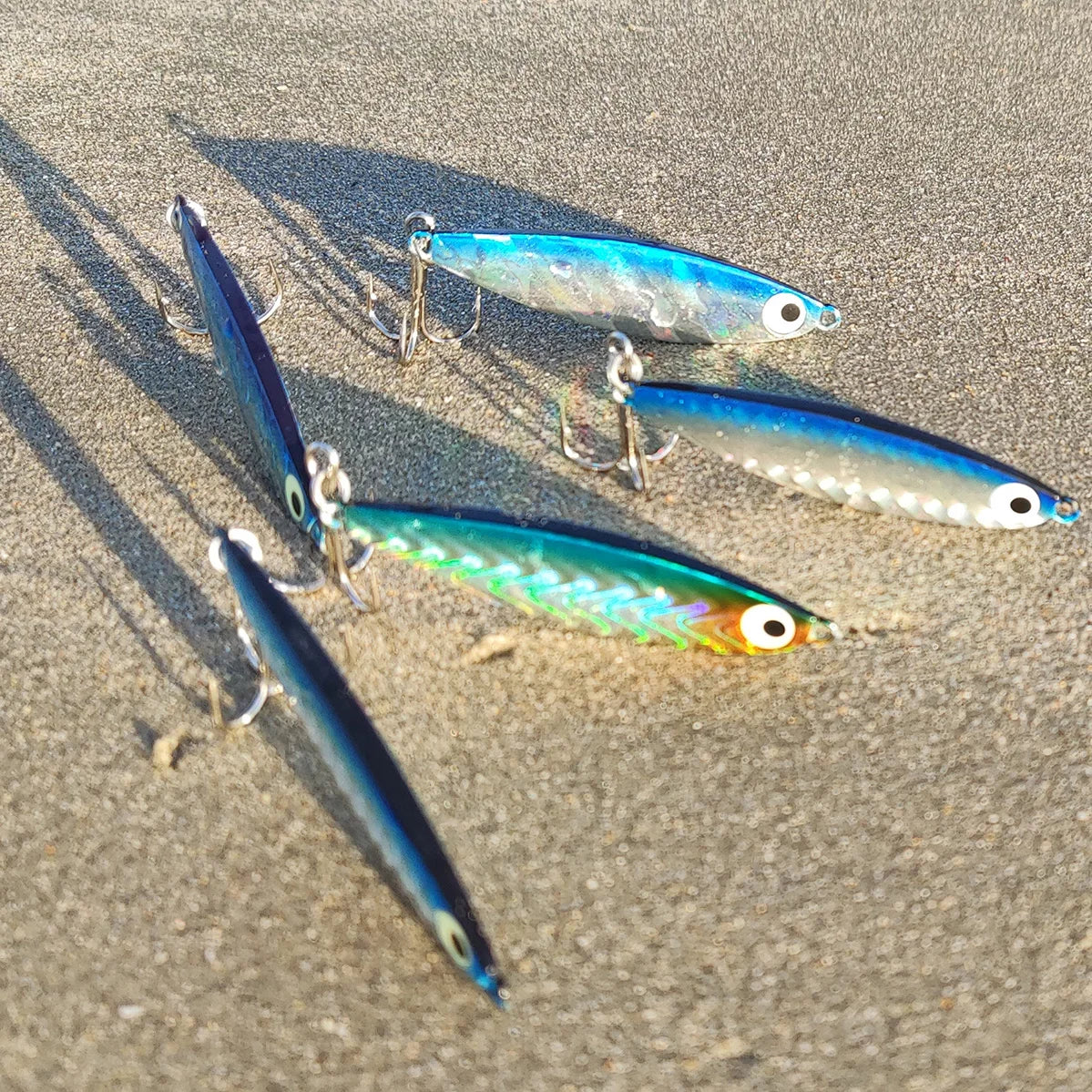 Fishing Lures Metal Jig Spinning Spoon Feather Carbon Hook Hard Artificial Bait Luminous Eye Sinking Casting Bass Tackle Pesca
